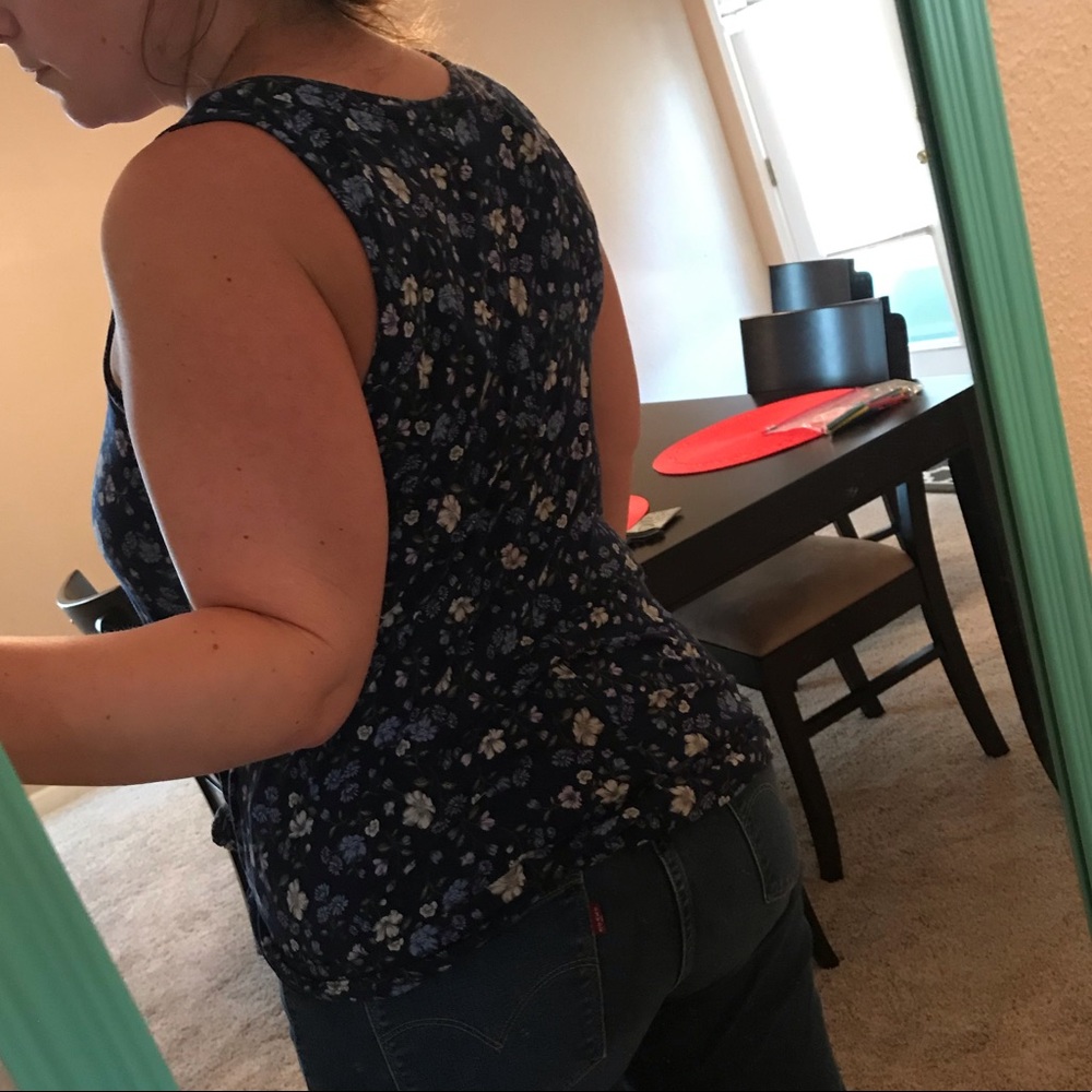 Old Navy blue flower top - Picture 2 of 3